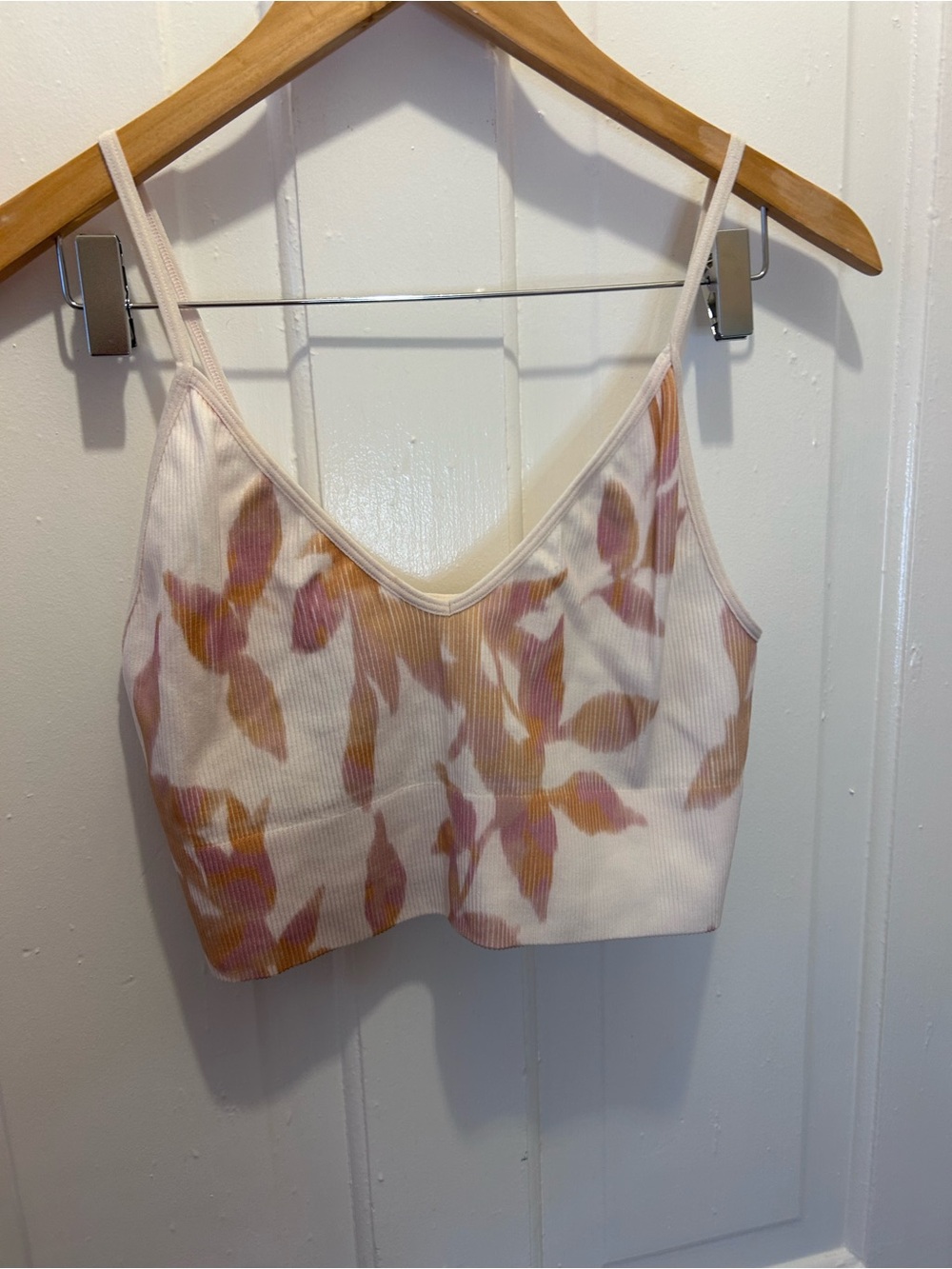 Only Seamless Ribbed V-Neck Floral Crop Cami Top
